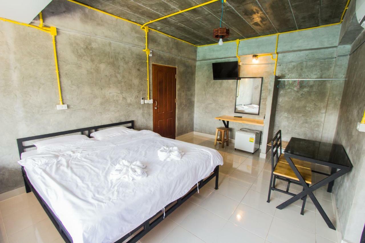 The Sky Loft Hotel Pathum Thani Exterior photo