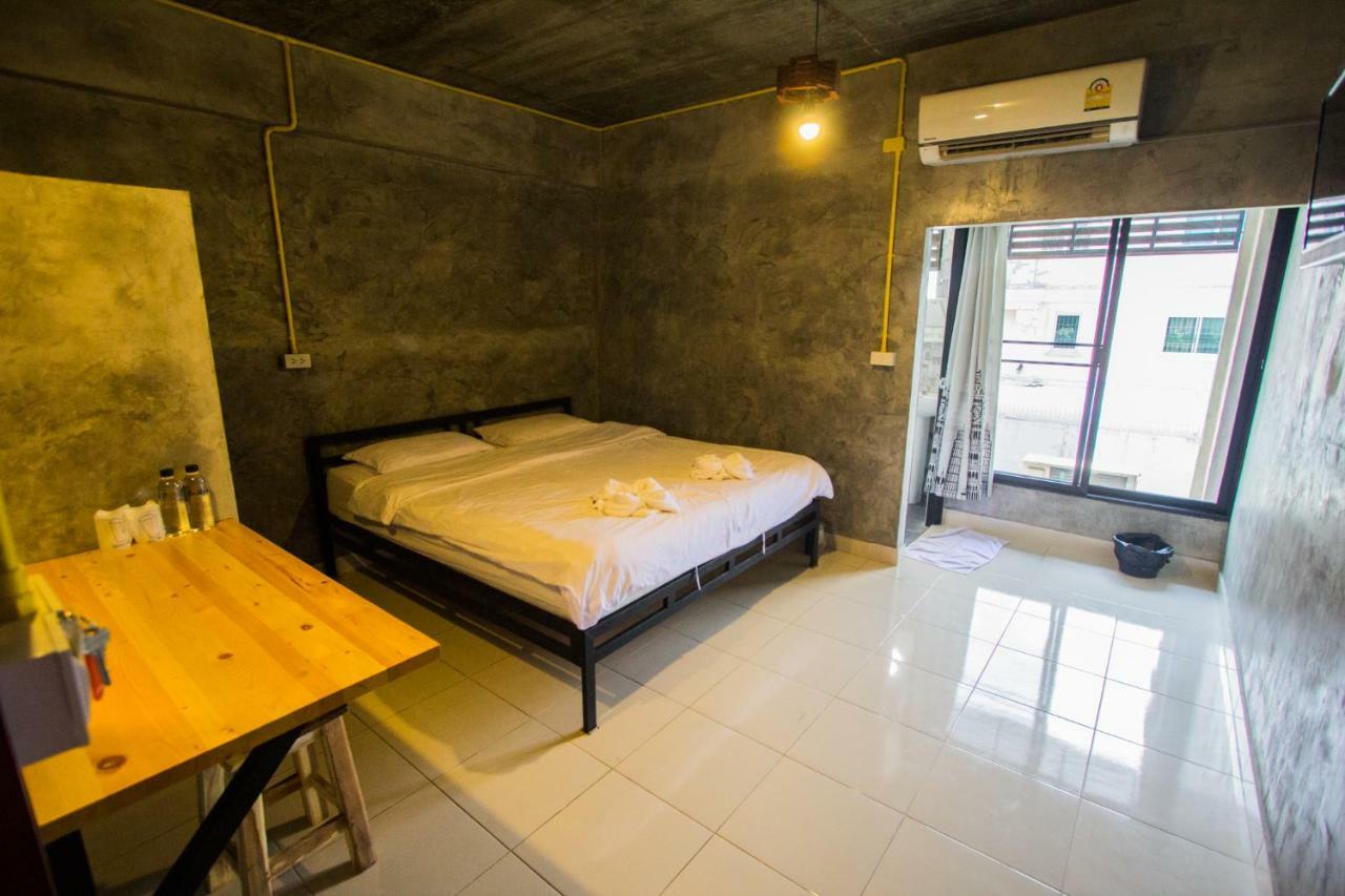 The Sky Loft Hotel Pathum Thani Exterior photo