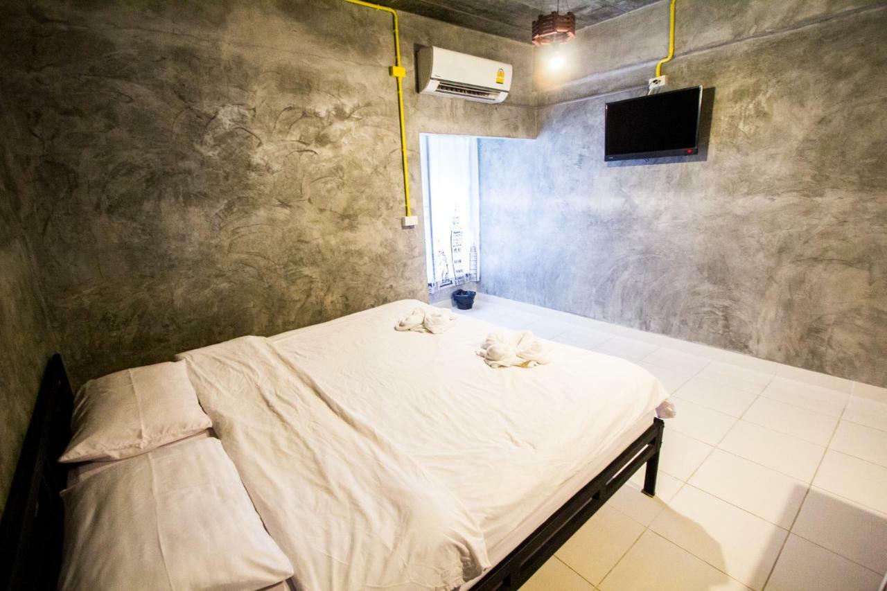 The Sky Loft Hotel Pathum Thani Exterior photo