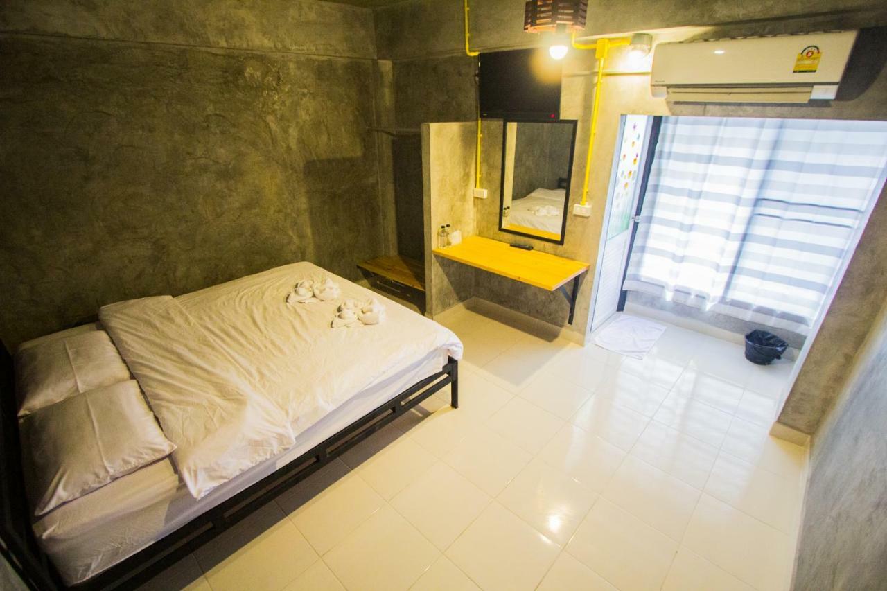 The Sky Loft Hotel Pathum Thani Exterior photo