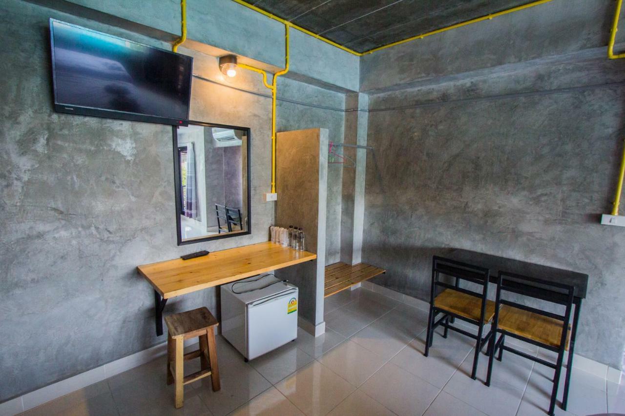 The Sky Loft Hotel Pathum Thani Exterior photo