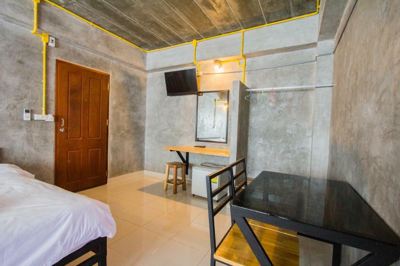 The Sky Loft Hotel Pathum Thani Exterior photo