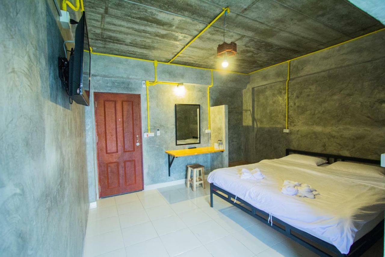 The Sky Loft Hotel Pathum Thani Exterior photo